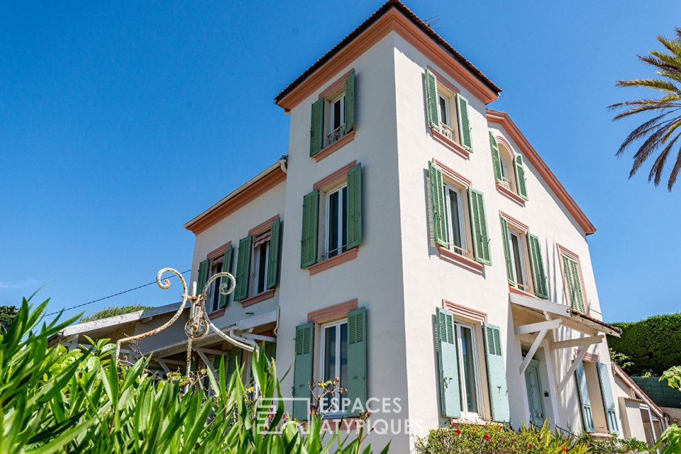 Superbe villa Belle Époque avec vue mer panoramique à ANTIBES