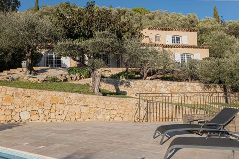 Maison Néo-Provençale à Cabris : L’Écrin de Sérénité face à la Méditerranée