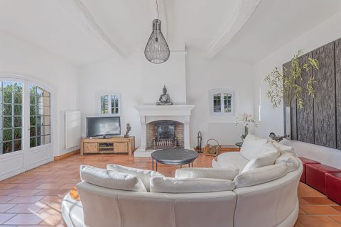 Maison Néo-Provençale à Cabris : L’Écrin de Sérénité face à la Méditerranée