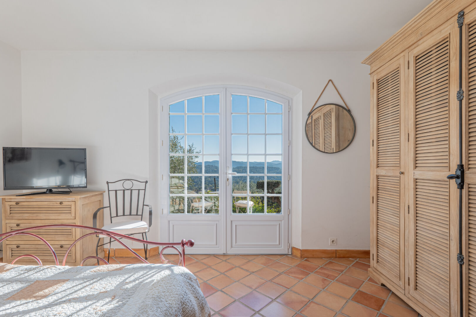 Maison Néo-Provençale à Cabris : L’Écrin de Sérénité face à la Méditerranée