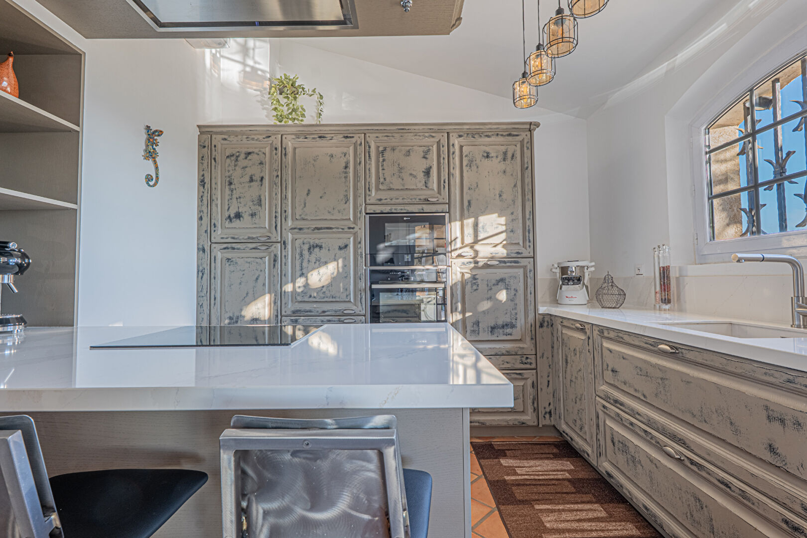 Maison Néo-Provençale à Cabris : L’Écrin de Sérénité face à la Méditerranée