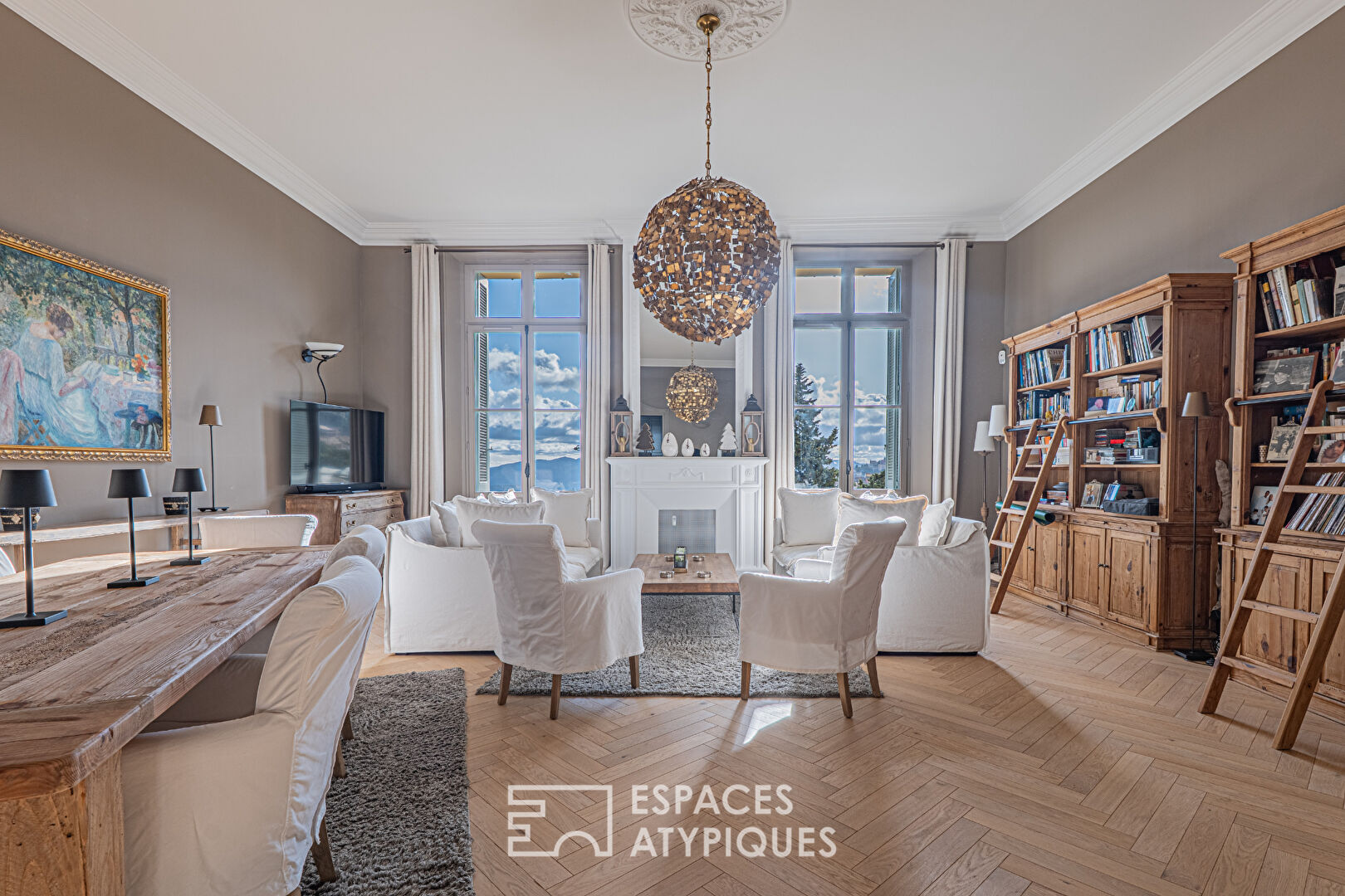 Élégance Bourgeoise au Grand Palais de Grasse