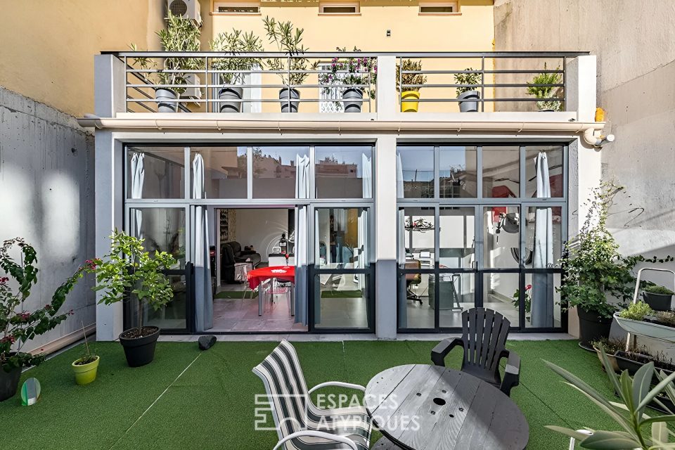 Maison de ville : Volume Contemporain et Potentiel de Surélévation