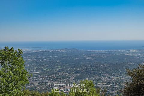 Demeure singulière à Grasse : l&rsquo;horizon pour seul voisin