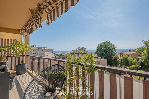 Rénovation contemporaine et douceur de vivre avec vue mer sur la Corniche Fleurie