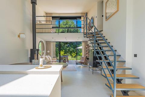 Saint-Paul-de-Vence : maison-loft d&rsquo;architecte aux volumes d&rsquo;expression et d&rsquo;inspiration
