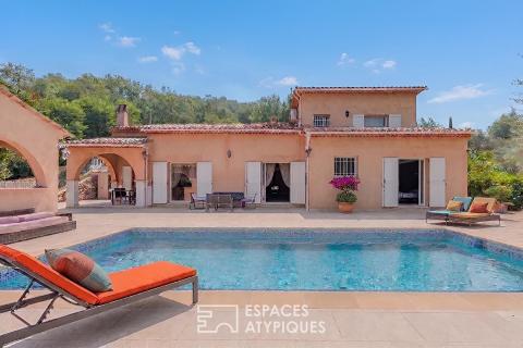 Maison familiale 240 m2 avec piscine et vue panoramique à Magagnosc