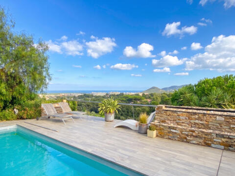 Maison d&rsquo;Architecte avec ascenseur, vue panoramique mer à Mandelieu la Napoule