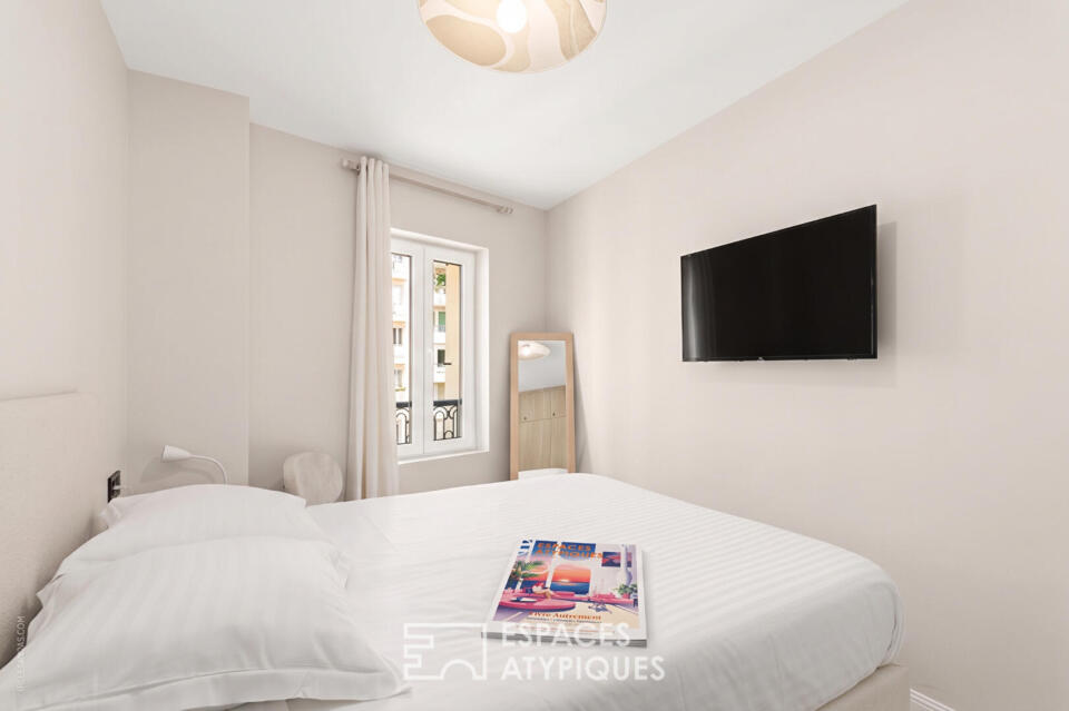 L'esprit cocon sous les toits : appartement de caractère et son grenier au coeur du Vieil Antibes