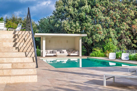 ANTIBES residential area – Renovated villa with swimming pool