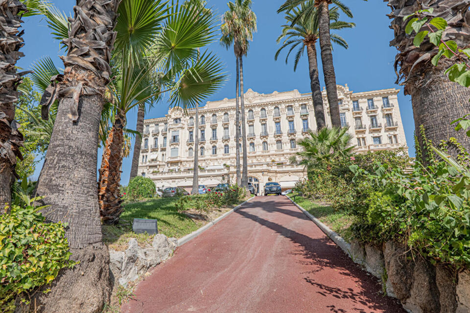 Elégant duplex dans un ancien Palais à Nice