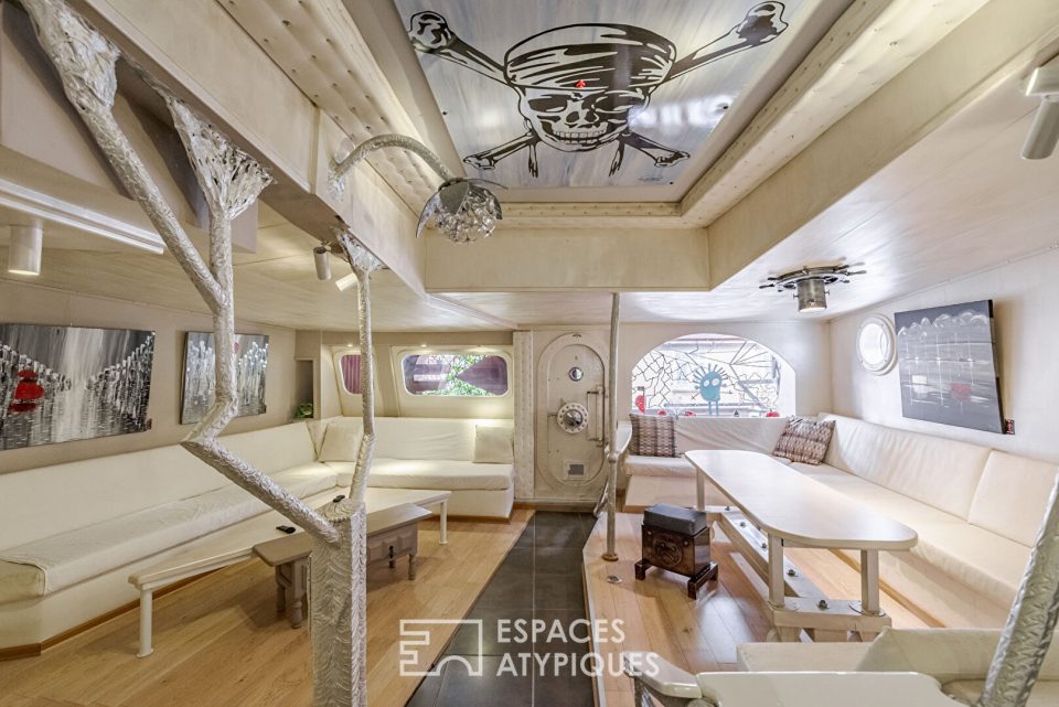 Maison traitée en loft avec terrasse et vue mer