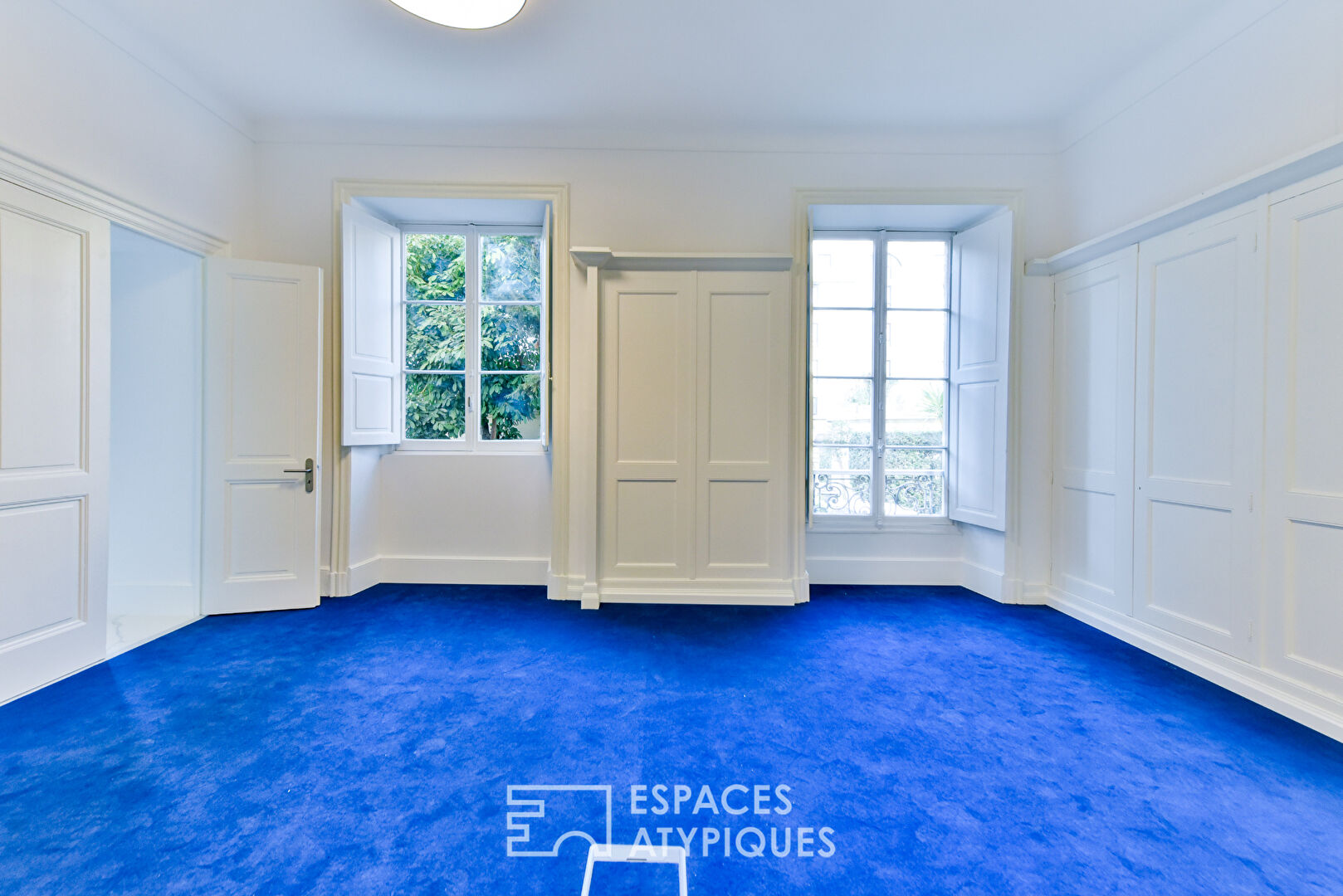 Anciens appartements transformés en Bureaux dans le centre de Nice.