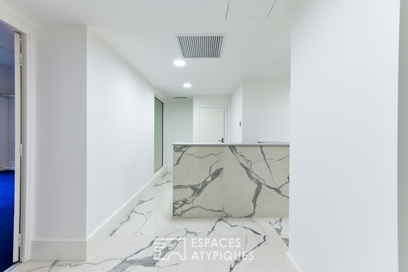 Anciens appartements transformés en Bureaux dans le centre de Nice.