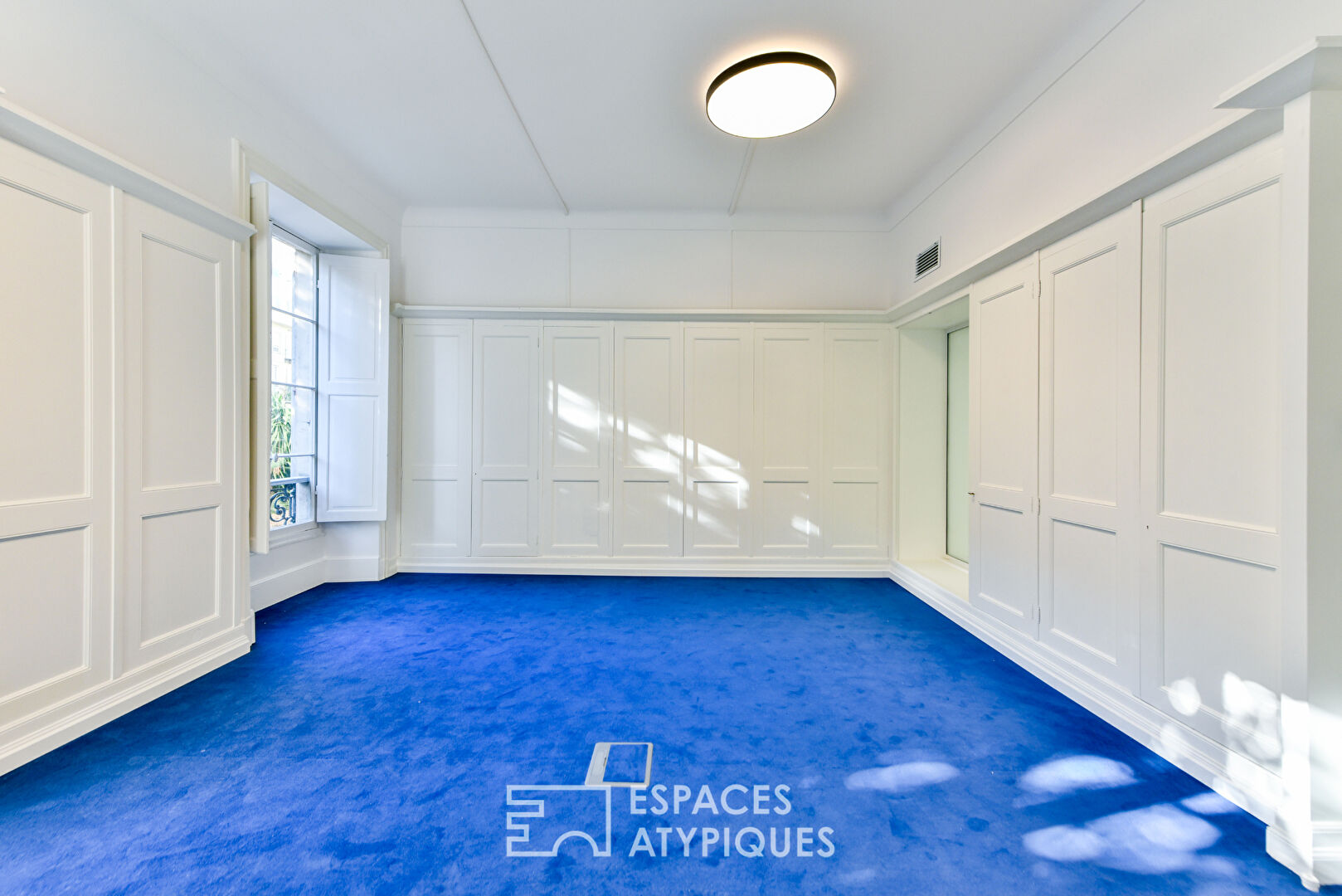 Anciens appartements transformés en Bureaux dans le centre de Nice.