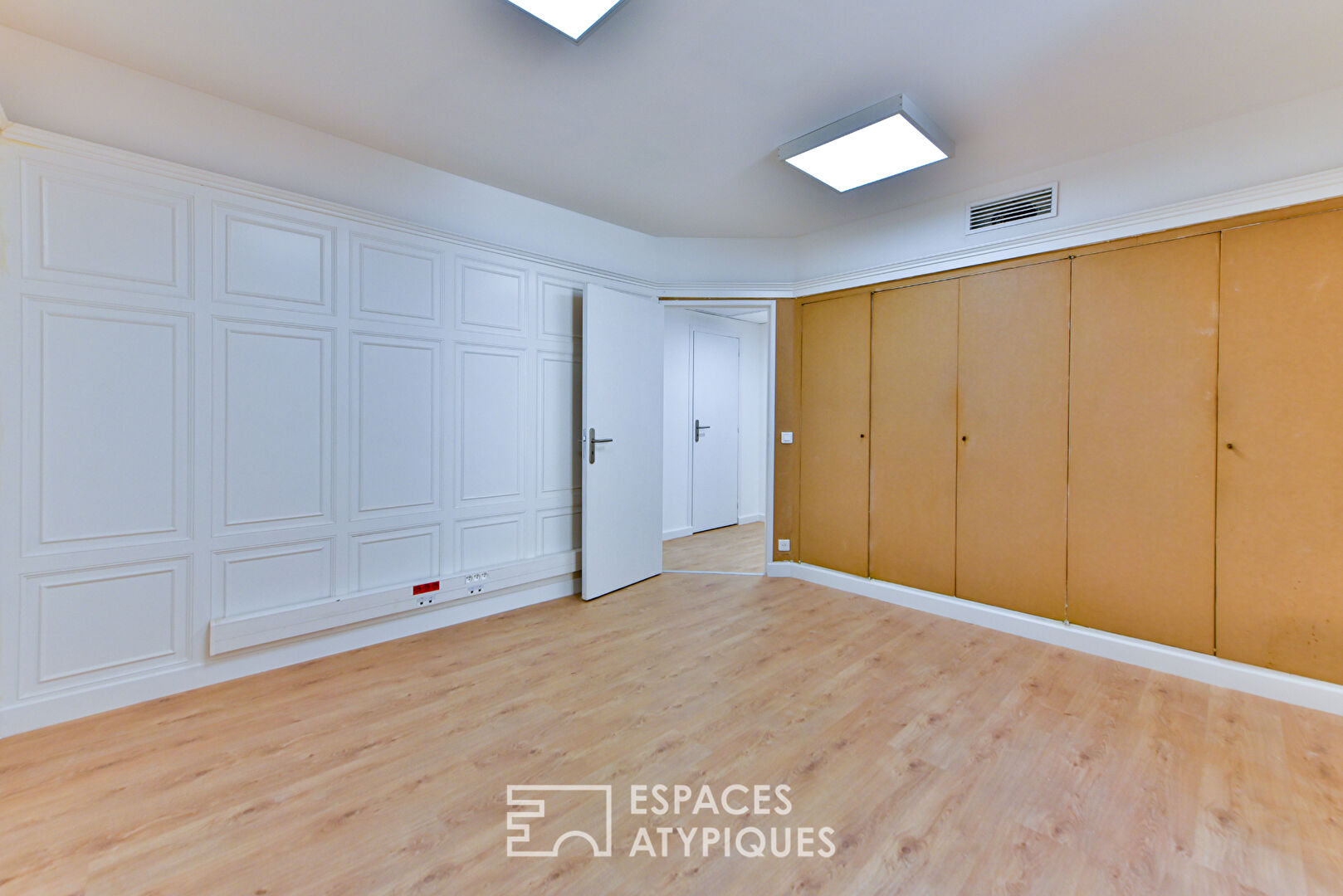 Anciens appartements transformés en Bureaux dans le centre de Nice.