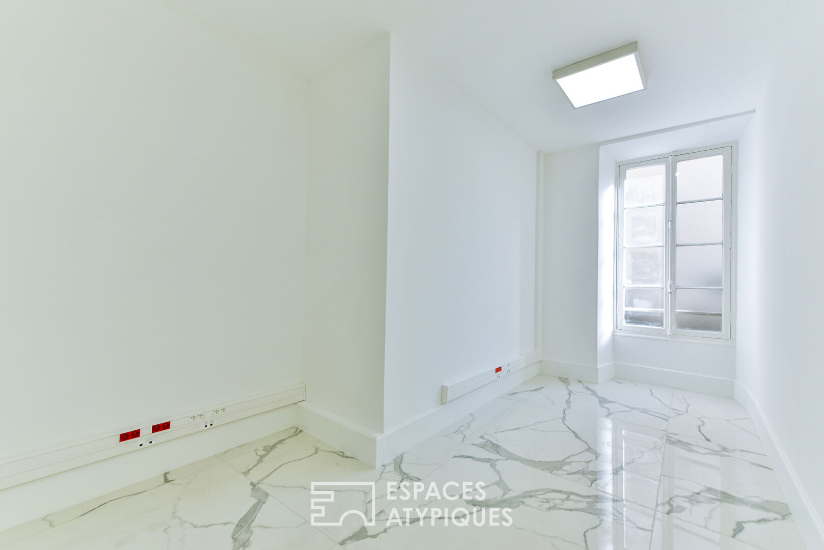 Anciens appartements transformés en Bureaux dans le centre de Nice.