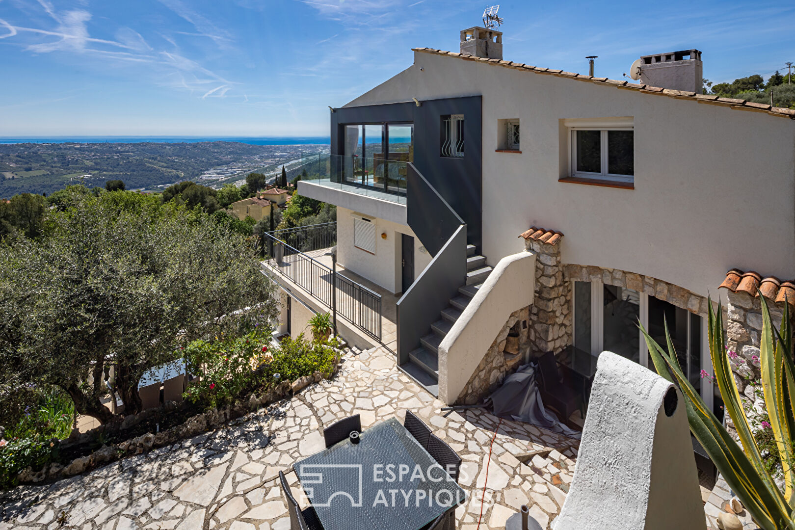 Neo-Provencal architect’s house in Super Gattières