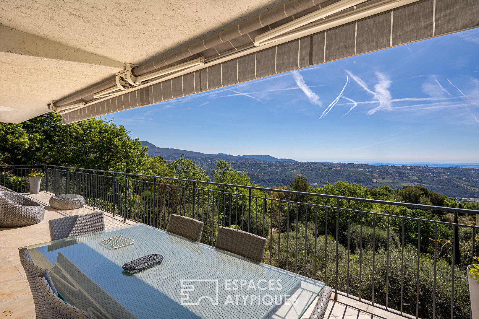 Neo-Provencal architect’s house in Super Gattières