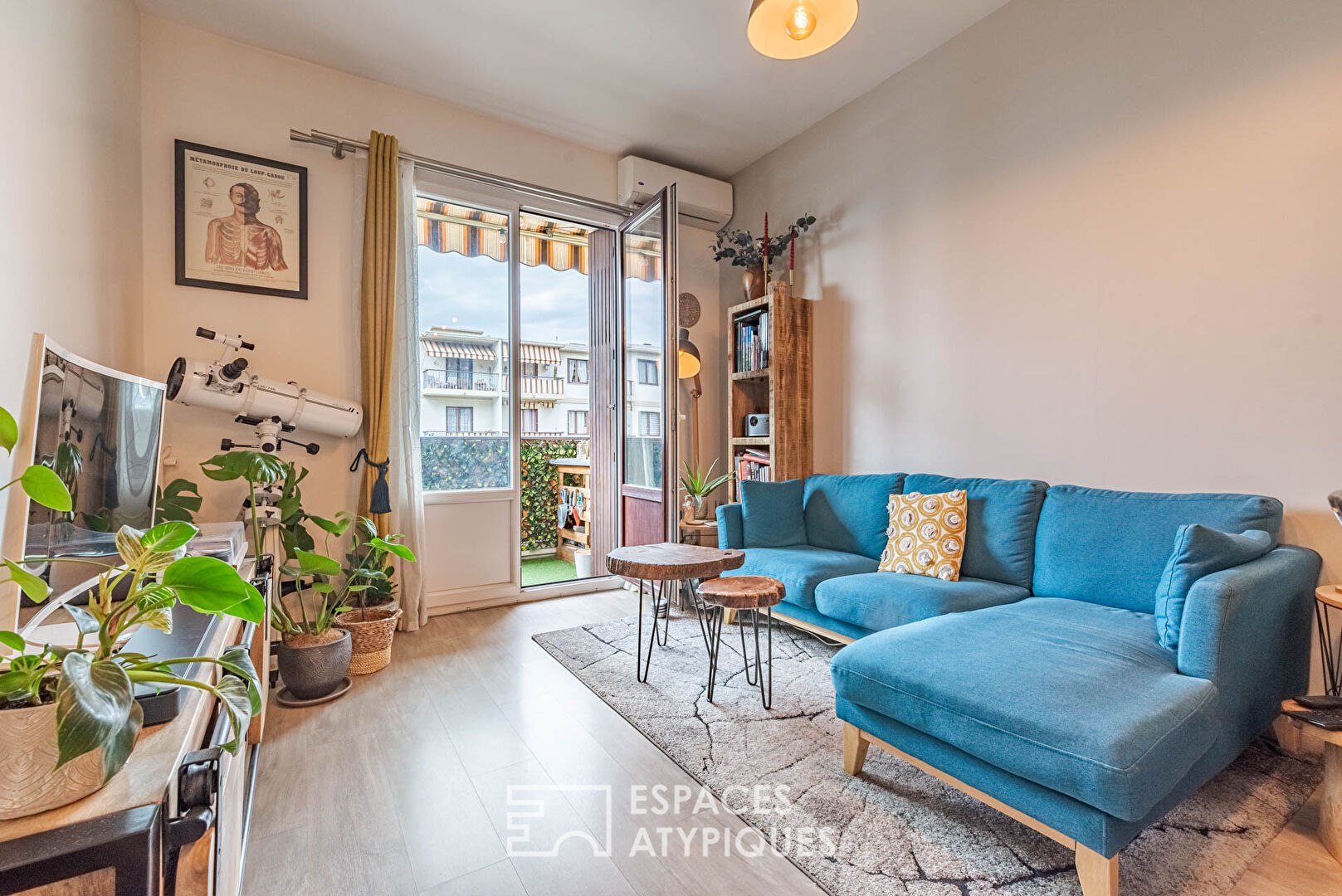 Three-room apartment with terrace in the port district