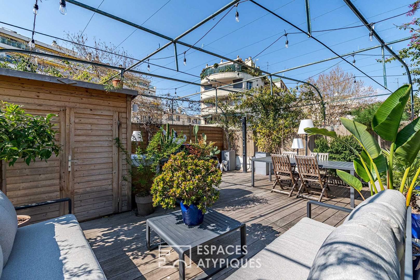Appartement rénové avec jardin intimiste