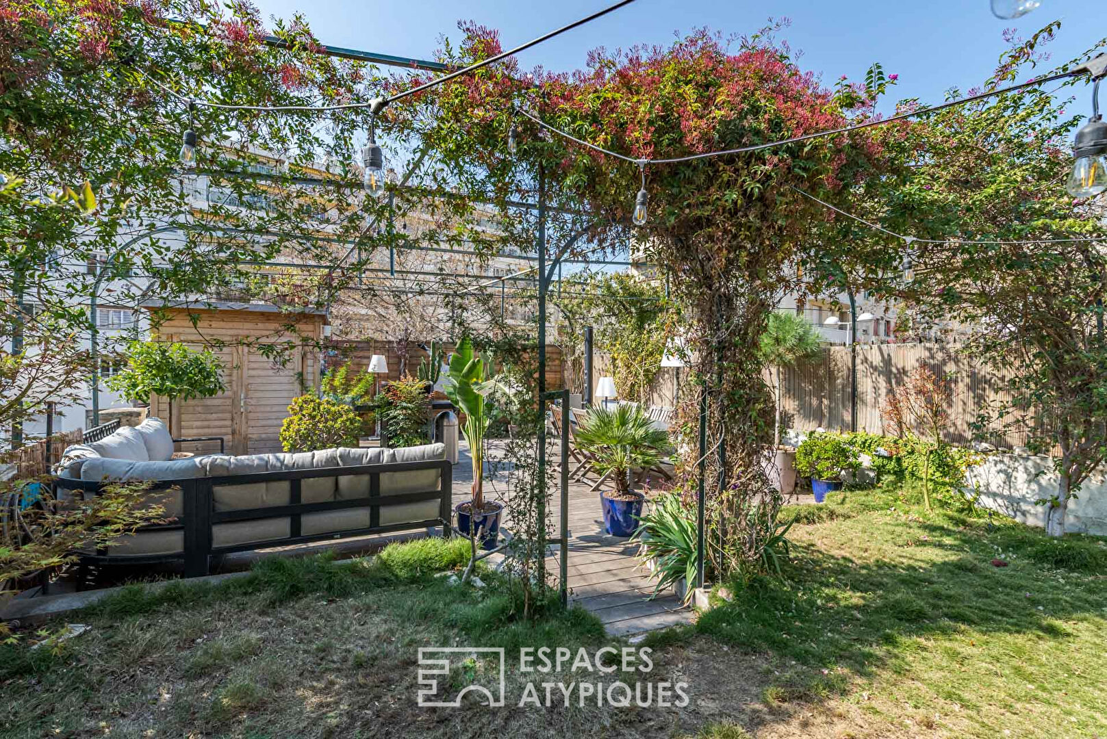 Appartement rénové avec jardin intimiste