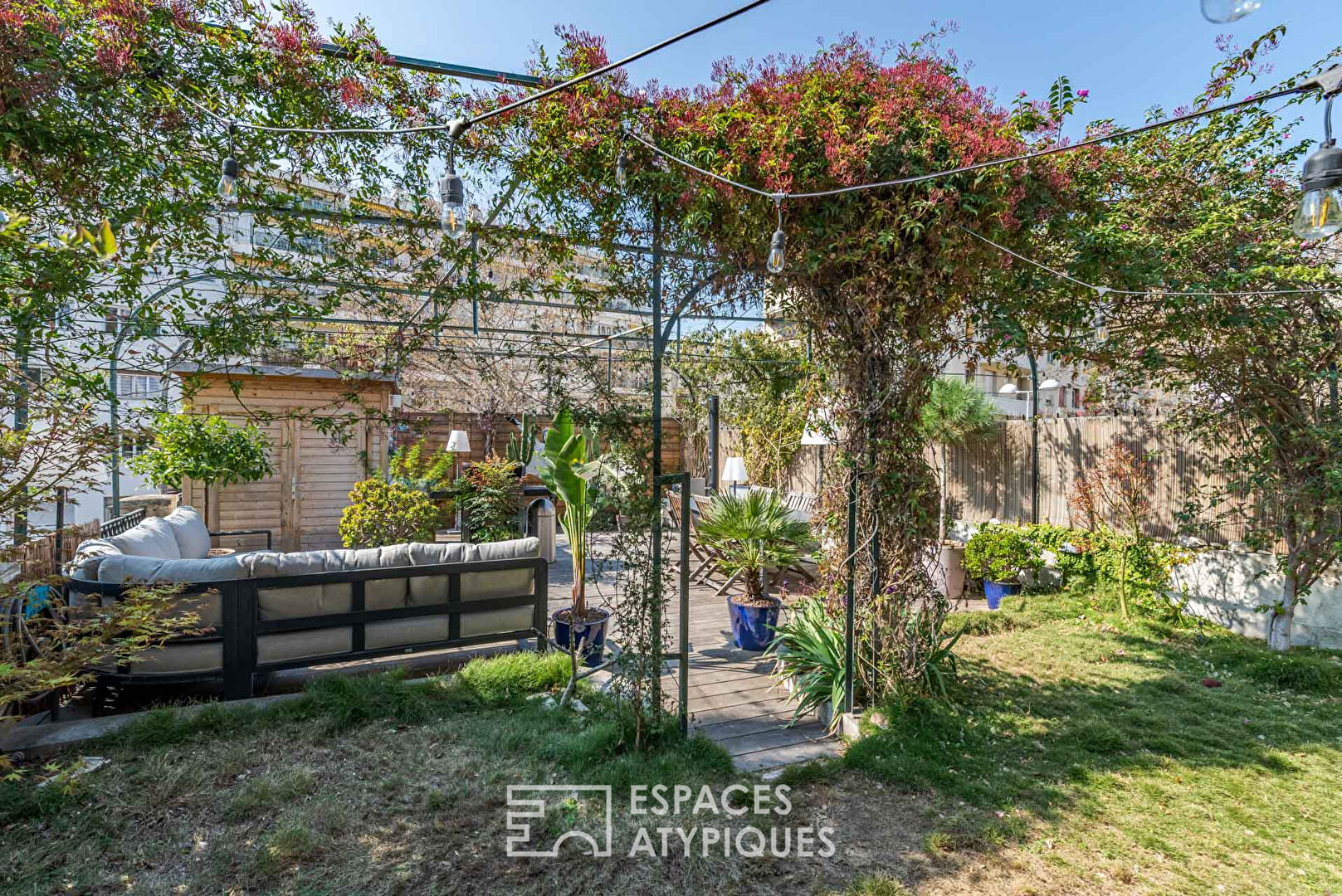 Renovated apartment with intimate garden