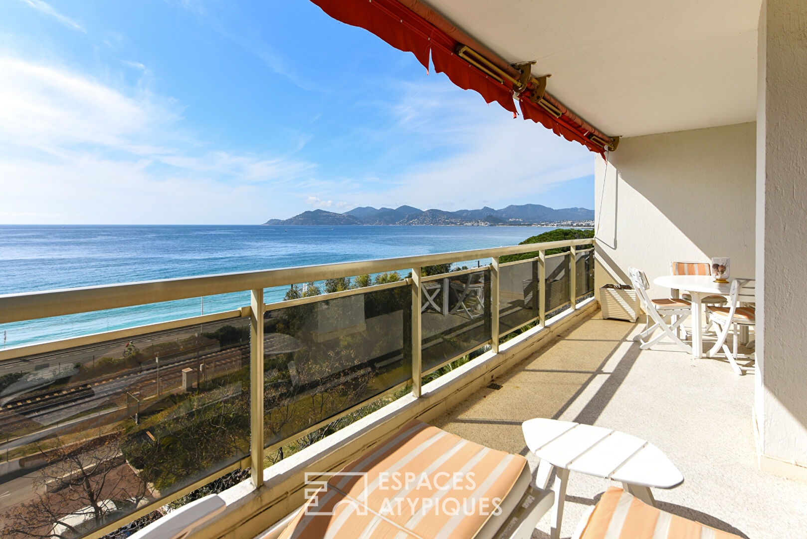 EXCLUSIVITE : Appartement avec terrasse et vue mer panoramique