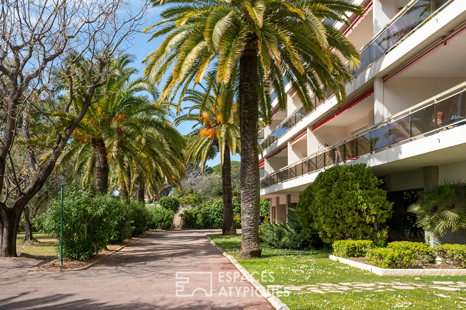 EXCLUSIVE: Apartment with terrace and panoramic sea view