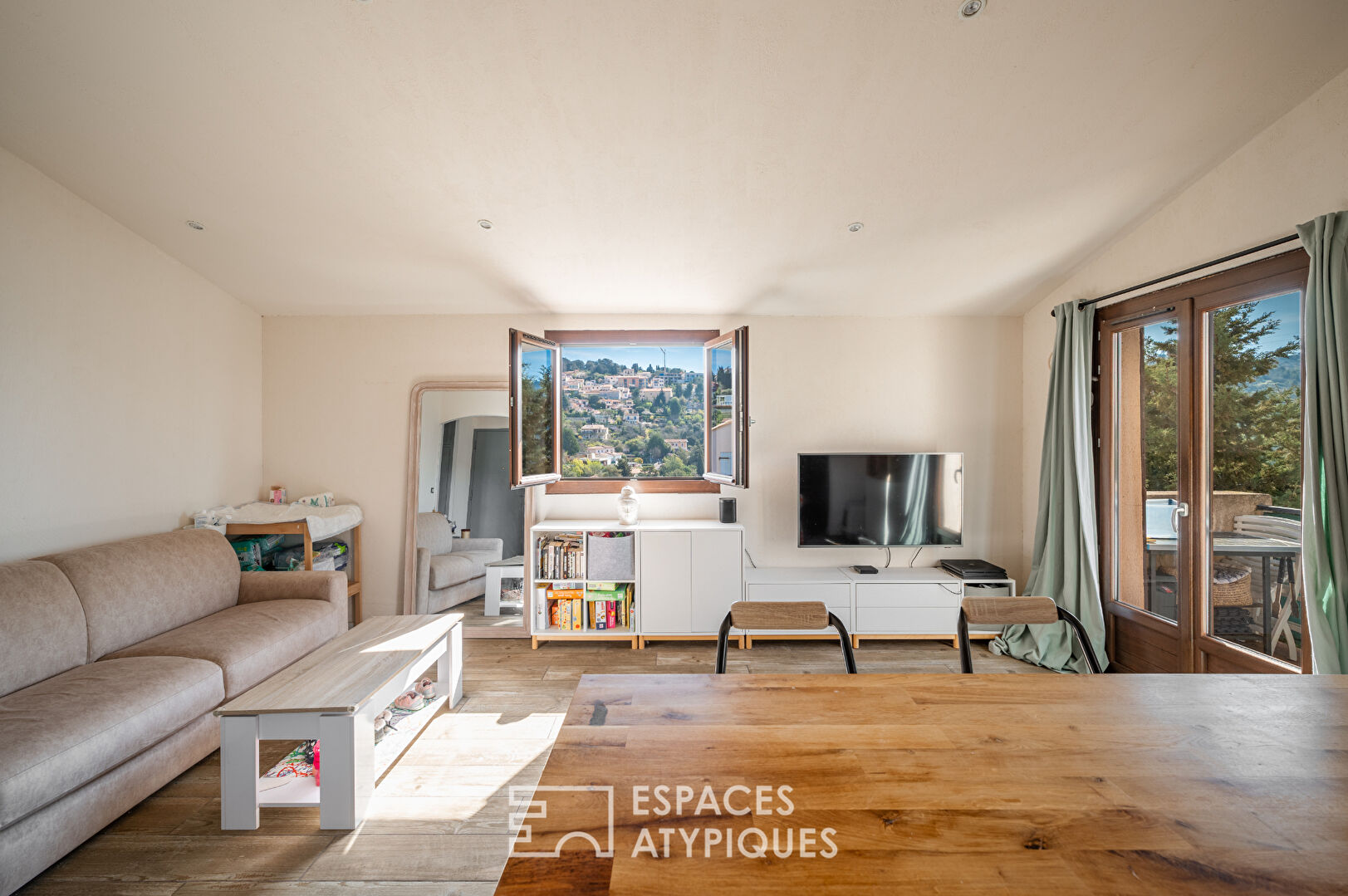 Appartement/maison au coeur du village avec balcon et vue mer