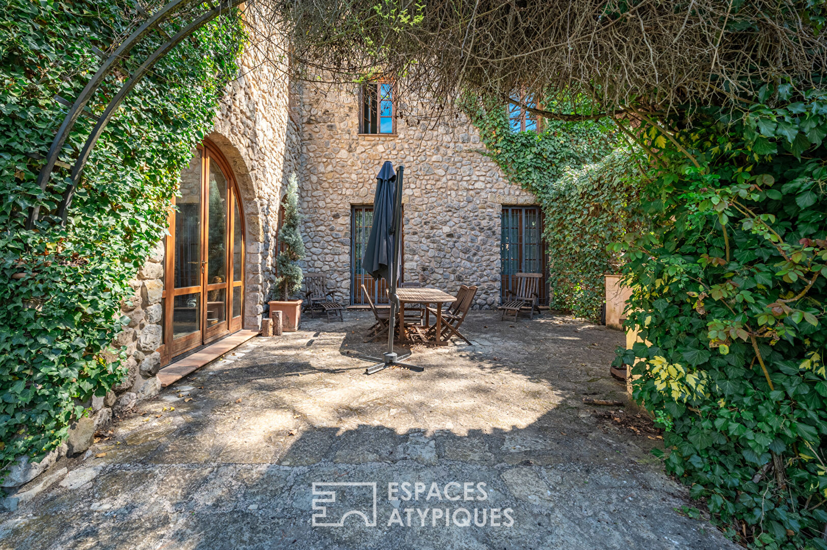 Ferme templière avec sa chapelle à Sospel