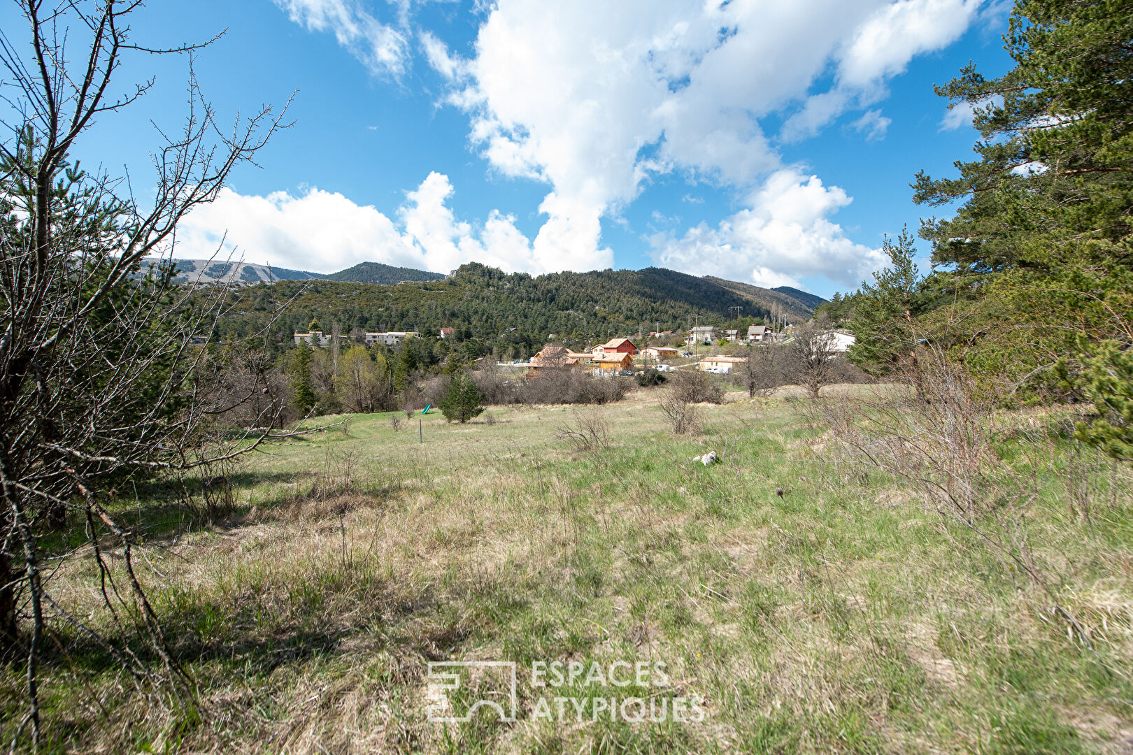 Land with view in the hinterland of Grasse