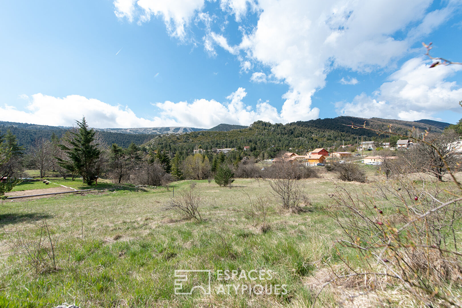 Land with view in the hinterland of Grasse