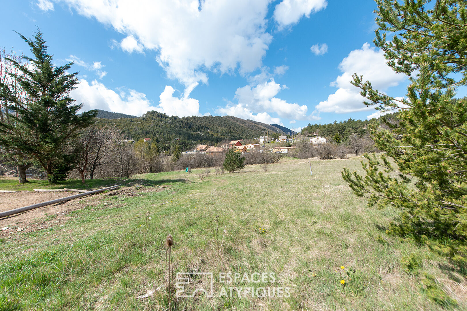 Land with view in the hinterland of Grasse