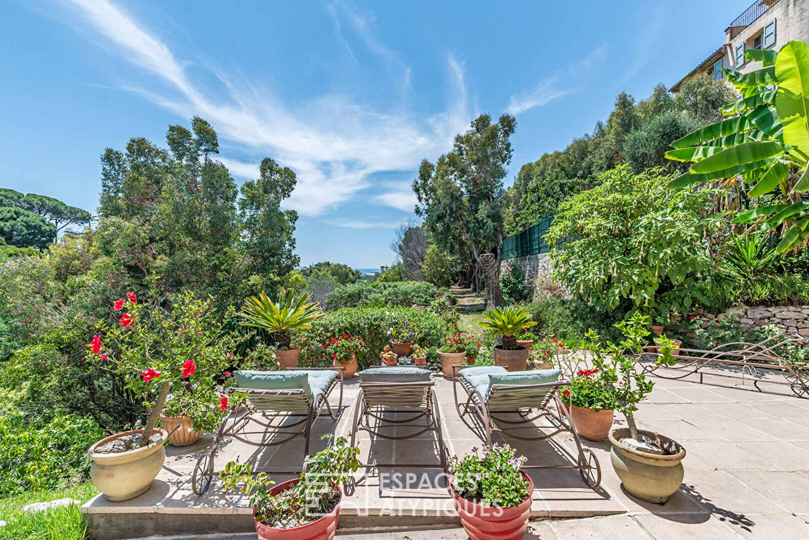 Apartment and its landscaped garden in Cannes