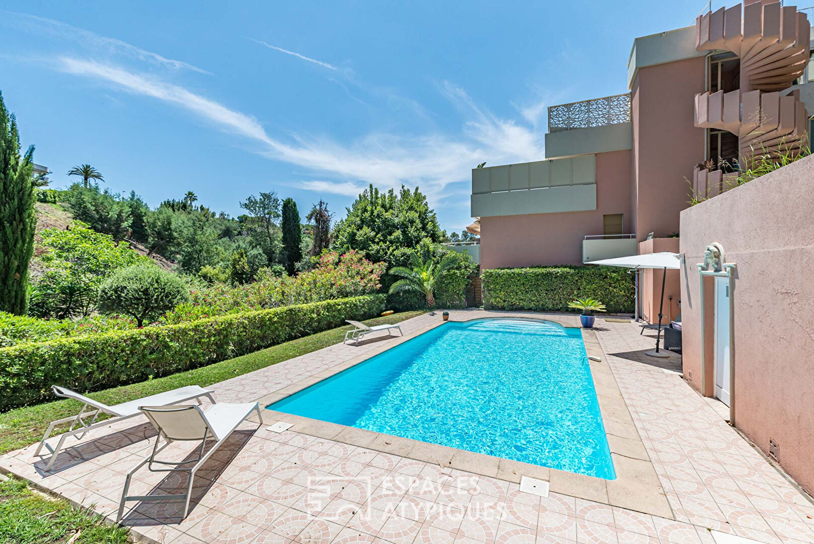 Apartment and its landscaped garden in Cannes