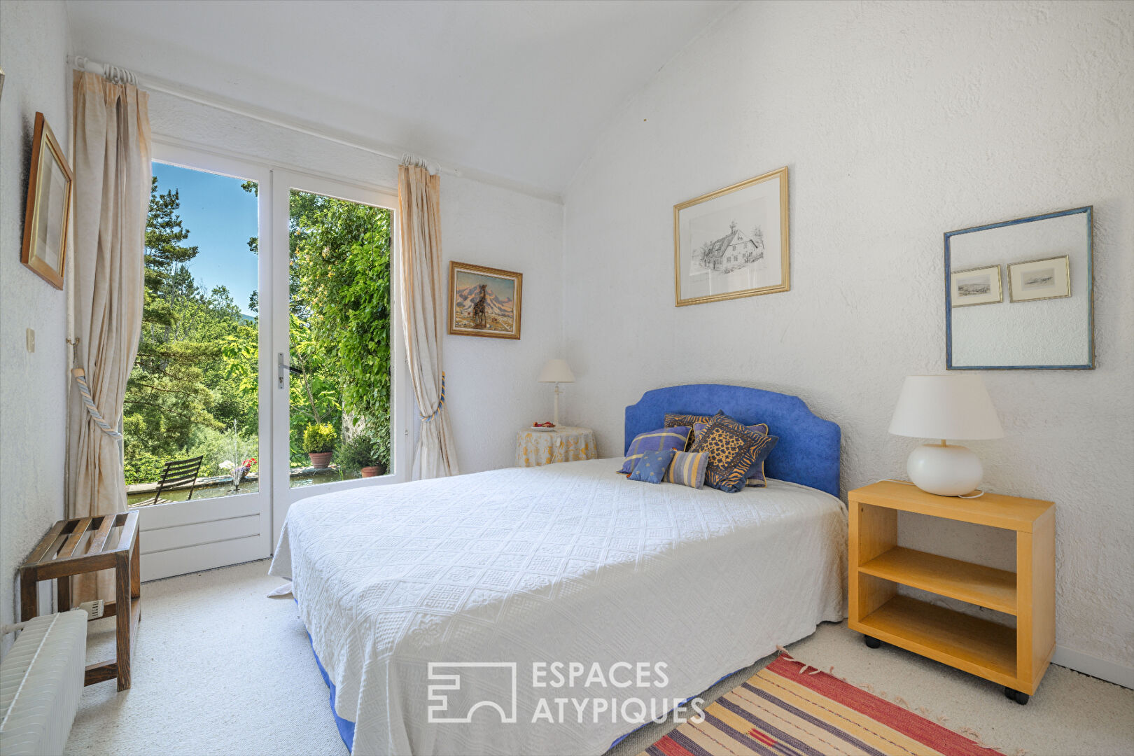 Maison d’architecte dans son écrin de verdure à Coursegoules