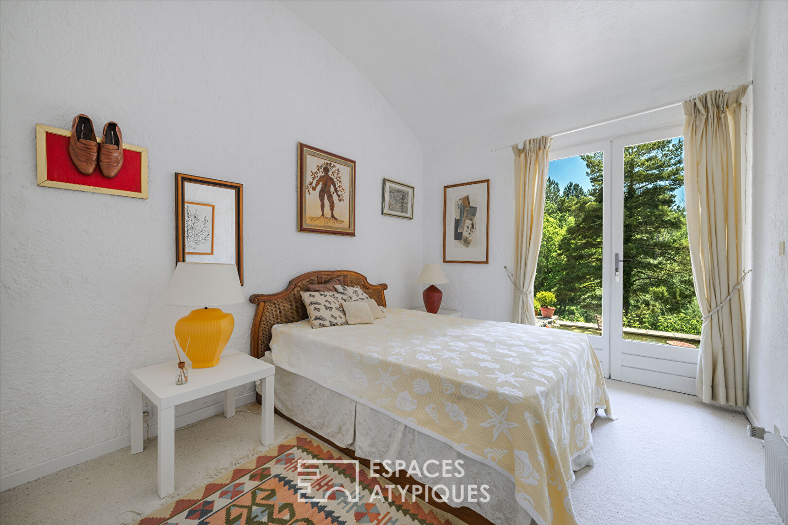 Maison d’architecte dans son écrin de verdure à Coursegoules