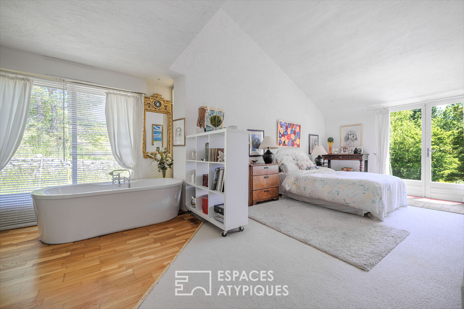 Maison d’architecte dans son écrin de verdure à Coursegoules