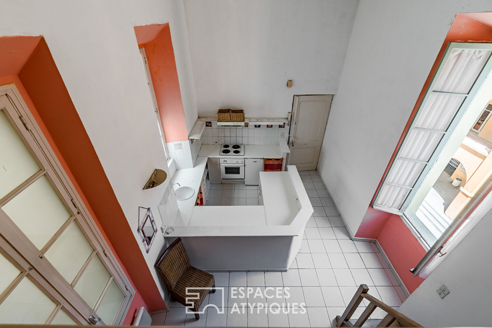 Deux pièces type loft dans le vieux Nice à deux pas de la mer