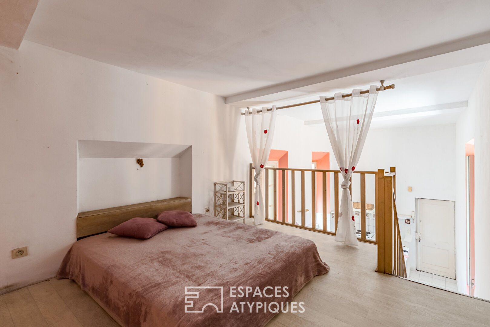 Deux pièces type loft dans le vieux Nice à deux pas de la mer