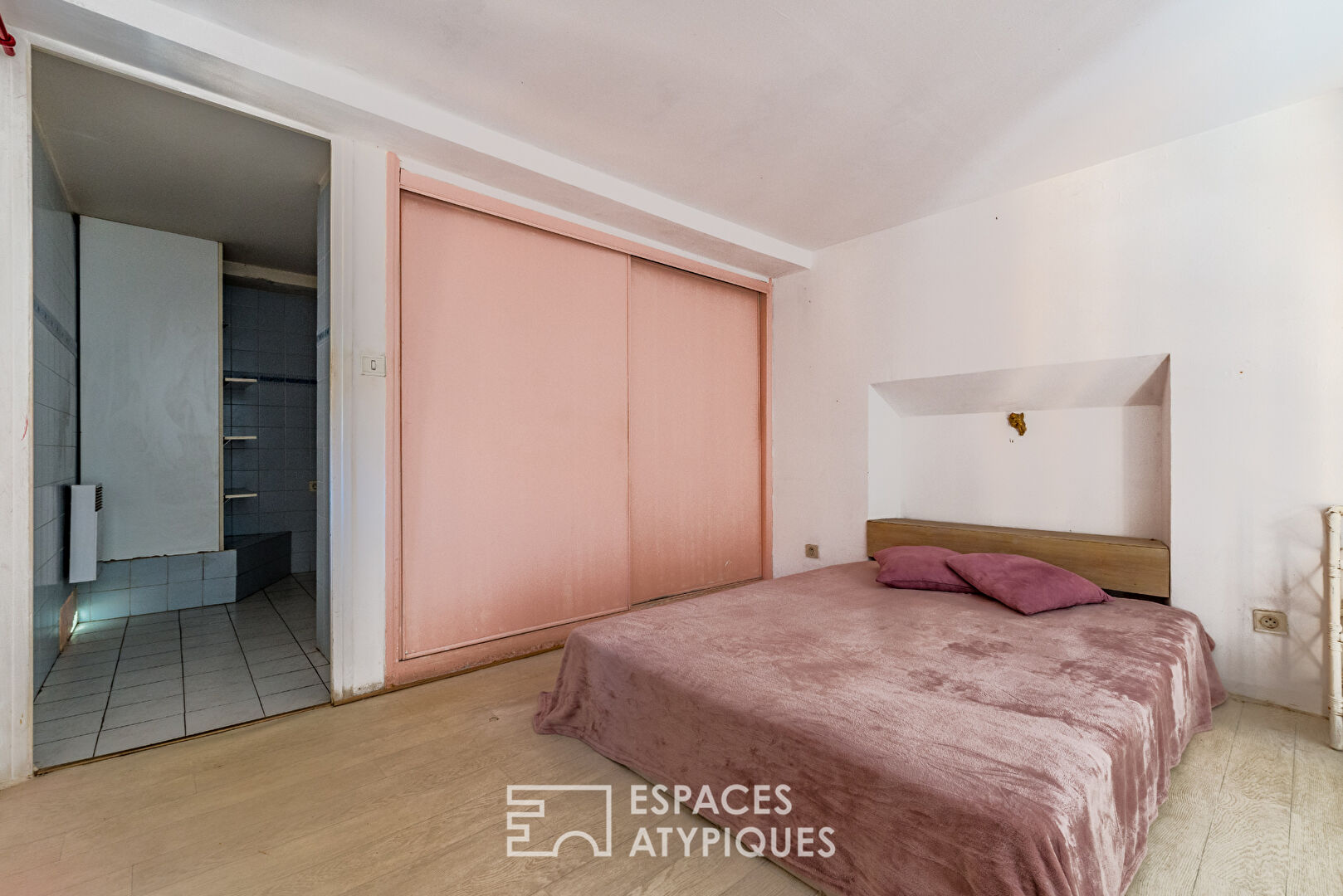 Deux pièces type loft dans le vieux Nice à deux pas de la mer