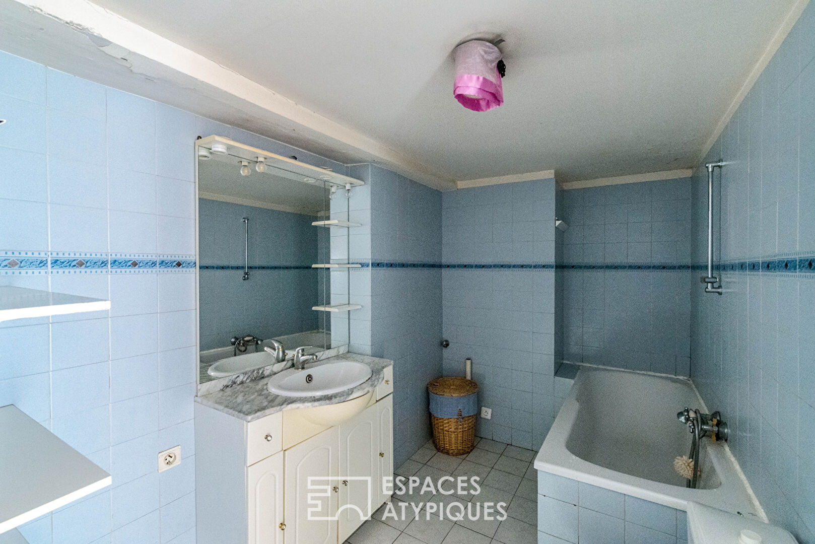 Deux pièces type loft dans le vieux Nice à deux pas de la mer