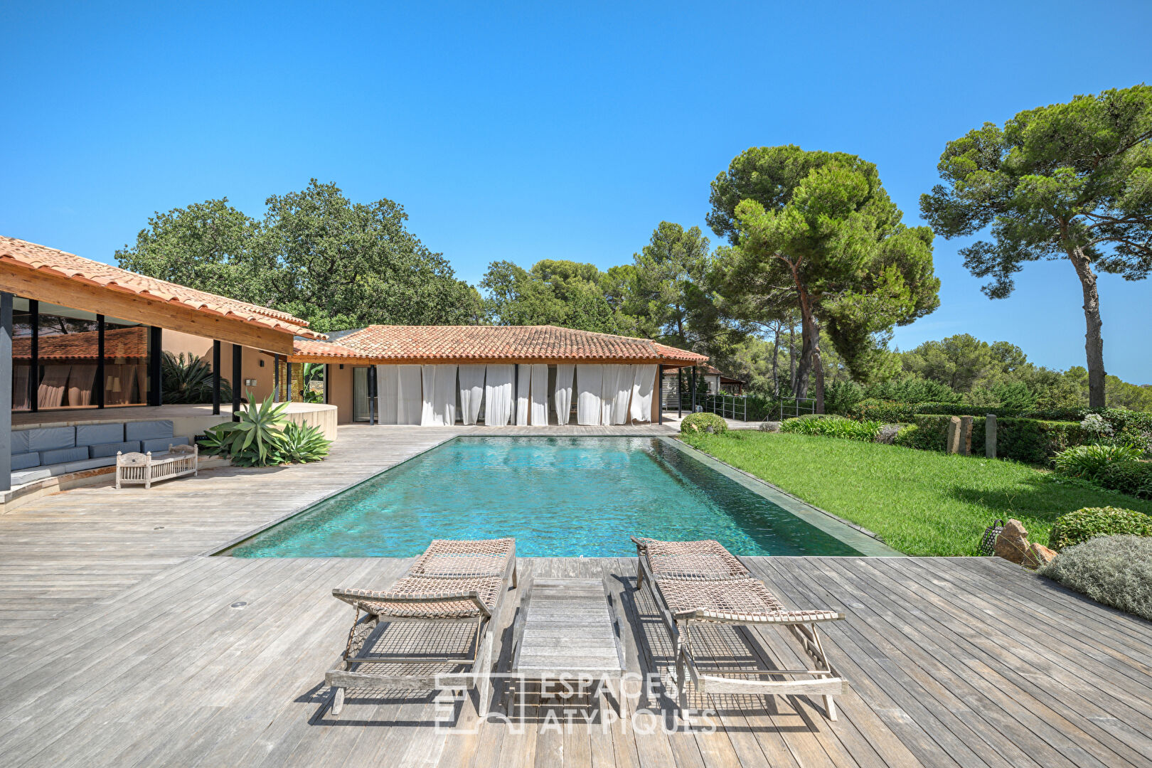 Villa de prestige avec piscine dans son écrin de verdure Balinais