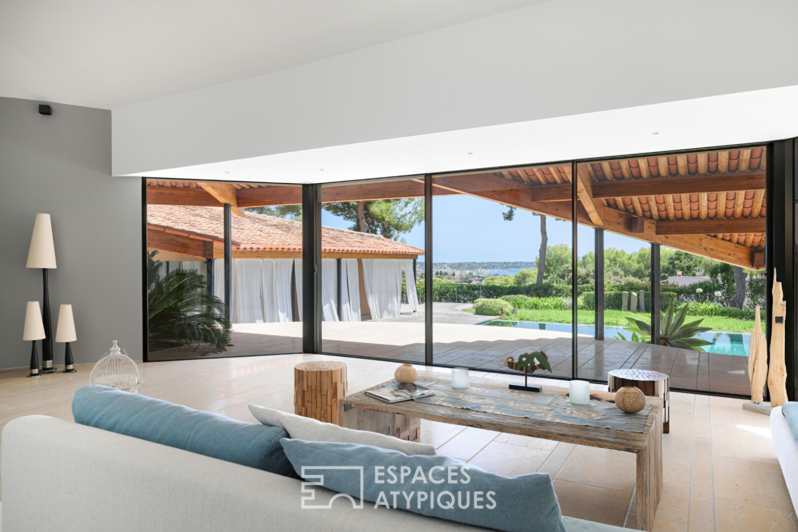 Villa de prestige avec piscine dans son écrin de verdure Balinais
