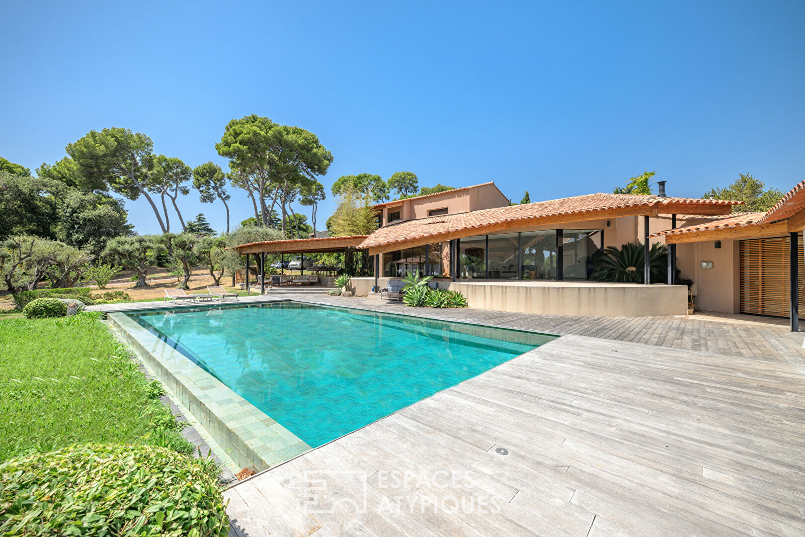 Villa de prestige avec piscine dans son écrin de verdure Balinais