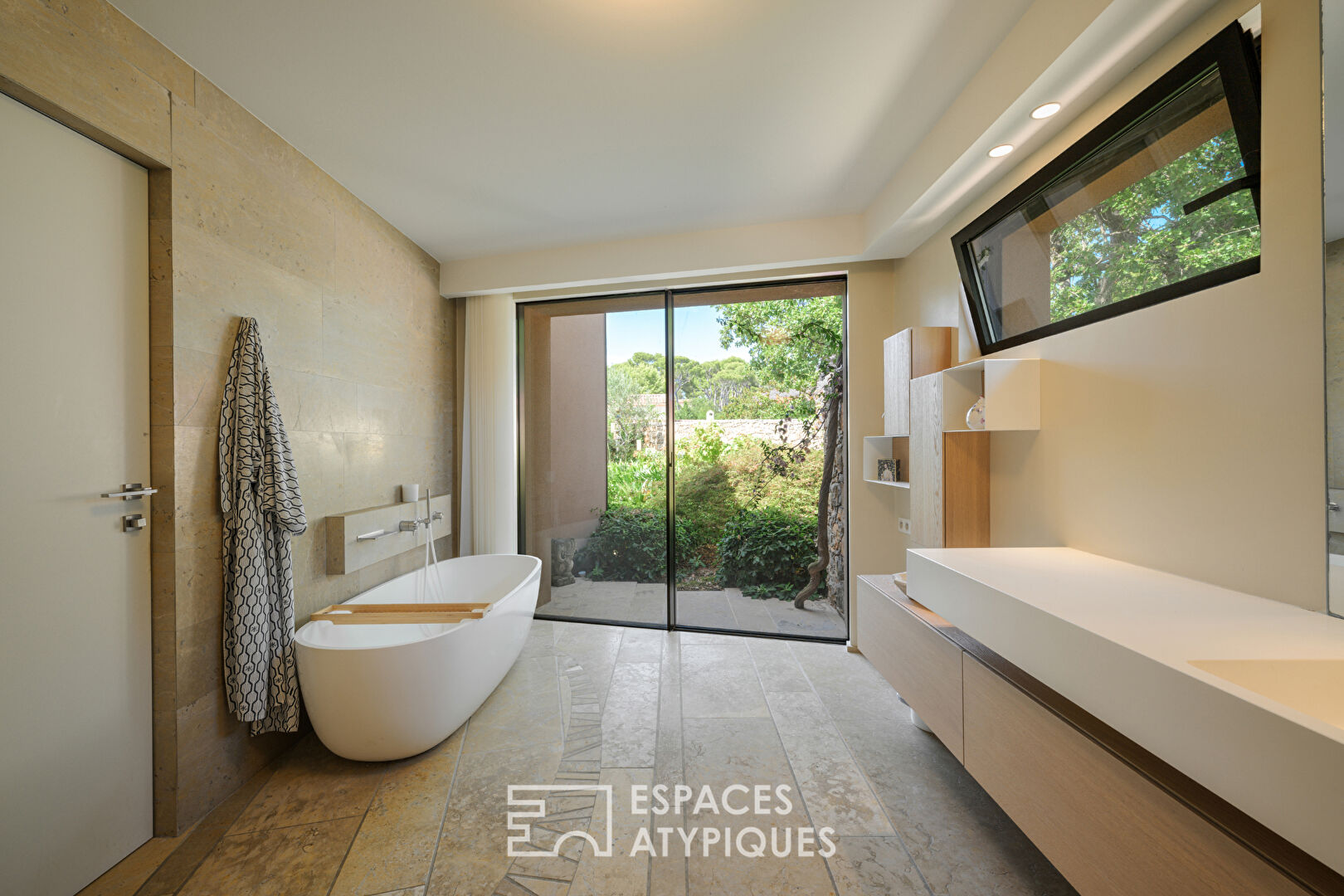 Villa de prestige avec piscine dans son écrin de verdure Balinais