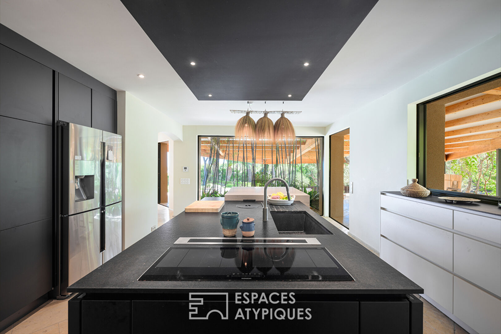 Villa de prestige avec piscine dans son écrin de verdure Balinais