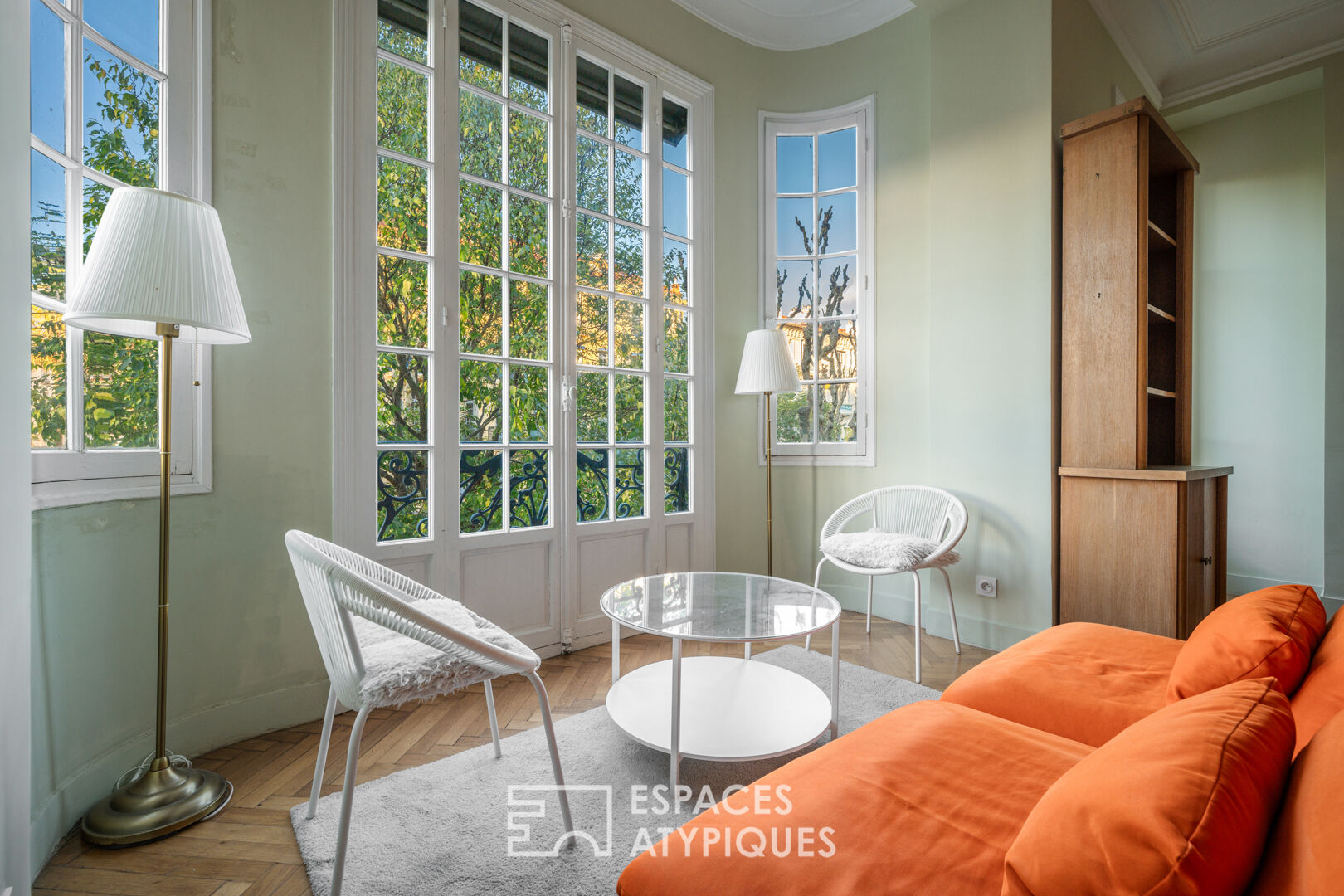 Bourgeois apartment in the heart of the Carré d’or with independent studio