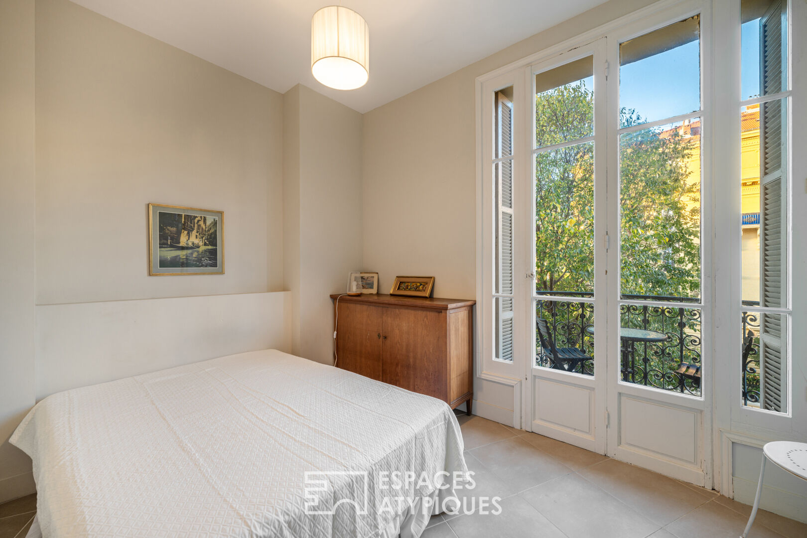 Appartement Bourgeois au coeur du Carré d’or avec studio indépendant